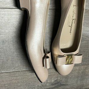Ferragamo Shoes size 6 vara Bow Champaign Beige